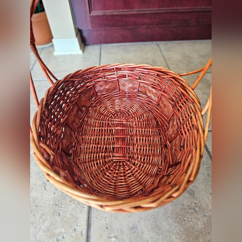 Rustic Woven Basket - Picture 8 of 16
